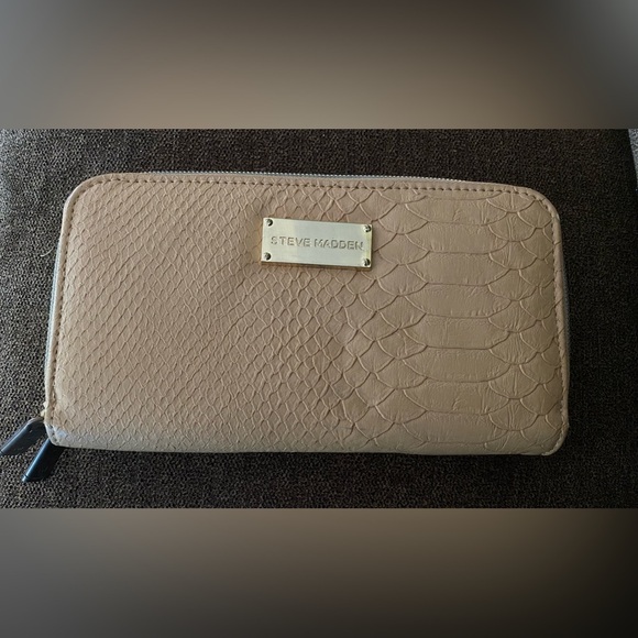 Steve Madden Python Beige Wallet - Picture 1 of 16